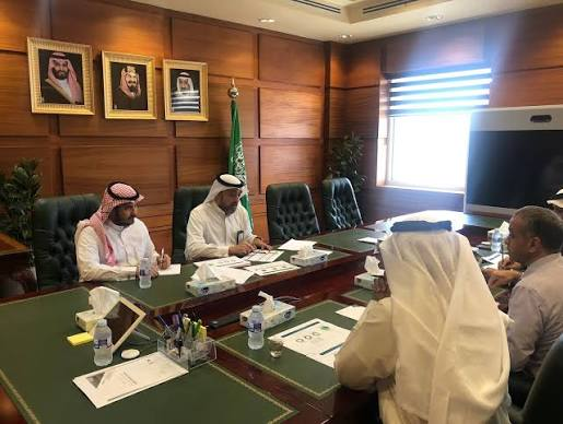 صورة اجتماع بمكتب الإدارة الاستراتيجية الرد على الاستفسارات